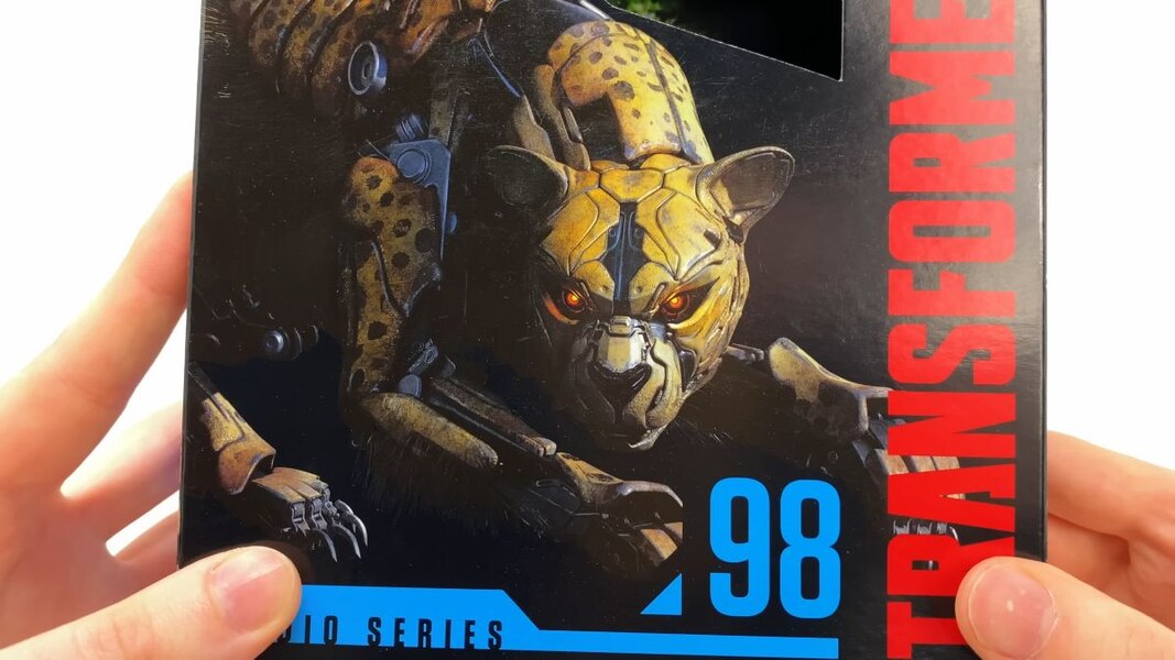 In Hand Image Of Studio Series Rise Of The Beasts 98 Cheetor  (10 of 51)