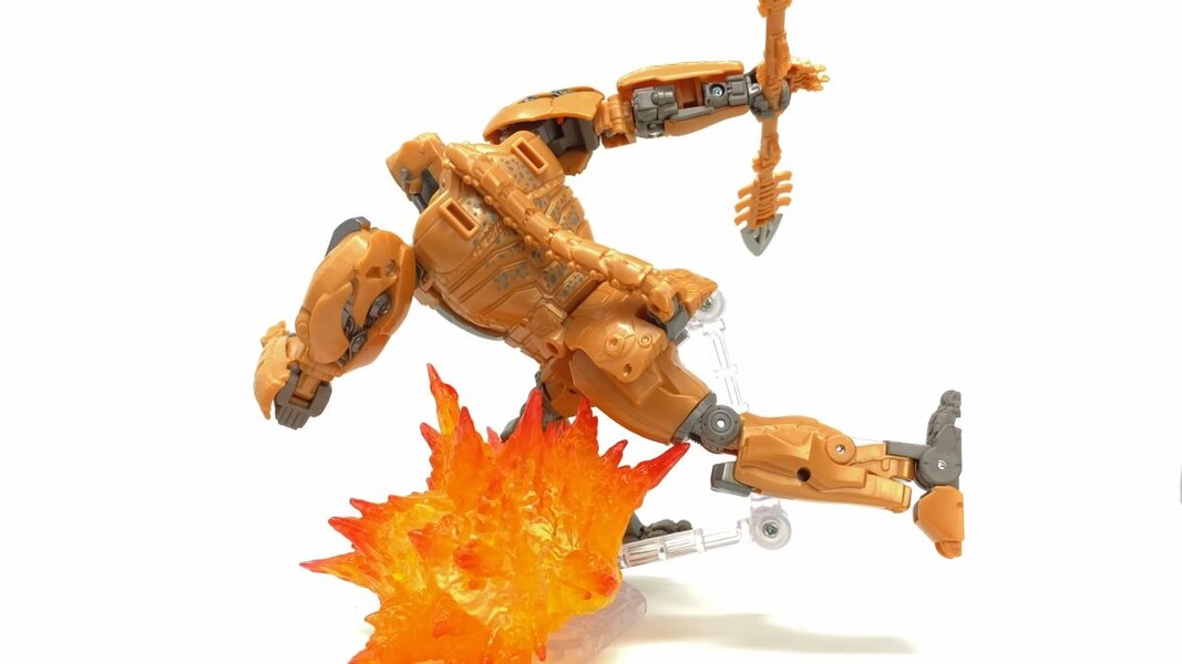 In Hand Image Of Studio Series Rise Of The Beasts 98 Cheetor  (18 of 51)