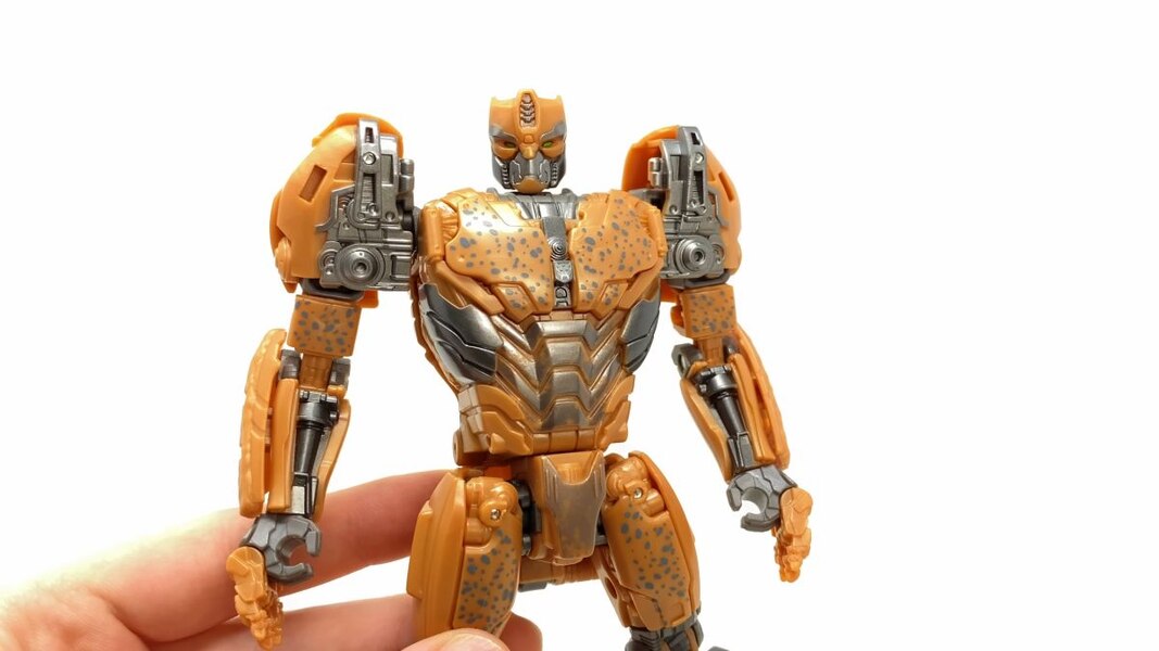 In Hand Image Of Studio Series Rise Of The Beasts 98 Cheetor  (20 of 51)