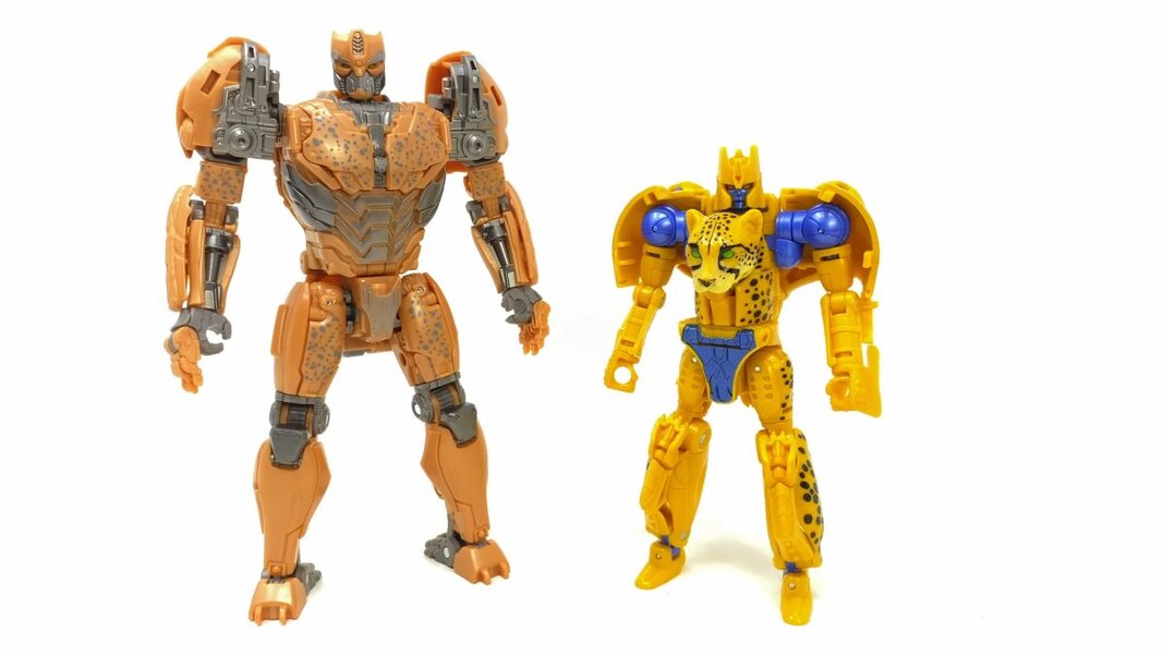 In Hand Image Of Studio Series Rise Of The Beasts 98 Cheetor  (25 of 51)