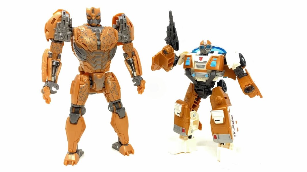 In Hand Image Of Studio Series Rise Of The Beasts 98 Cheetor  (31 of 51)