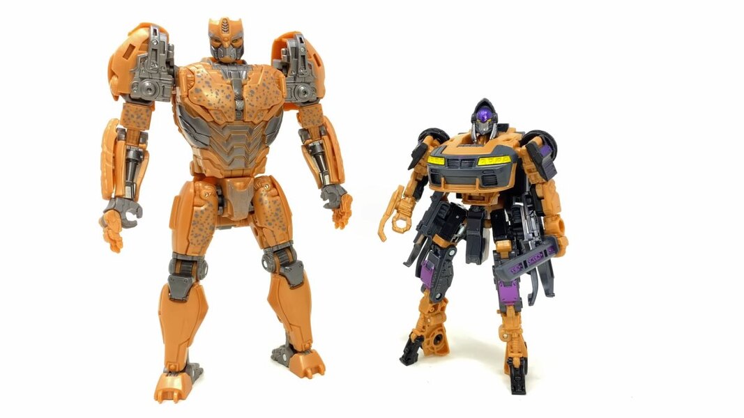 In Hand Image Of Studio Series Rise Of The Beasts 98 Cheetor  (32 of 51)