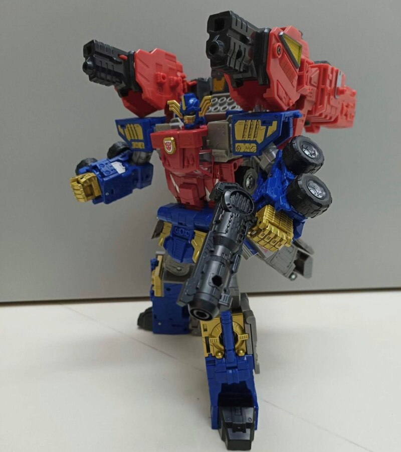 Legacy Evolution Armada Optimus Prime Super Mode In-hand Image - Combines with Overload!