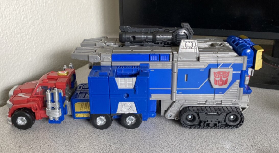 In Hand Image Of Transformers Legacy Commander Class Armada Optimus Prime  (10 of 39)