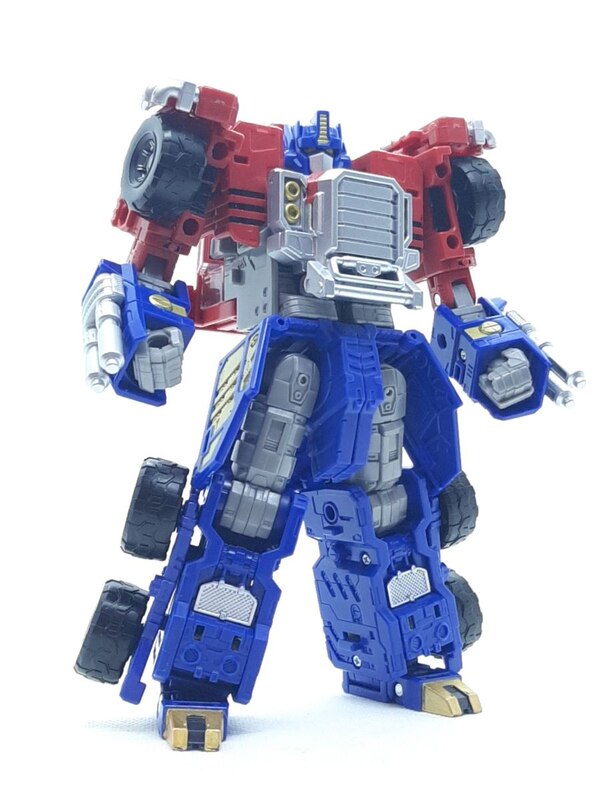 New In Hand Images Of Legacy Evolution Commander Armada Optimus Prime  (7 of 49)