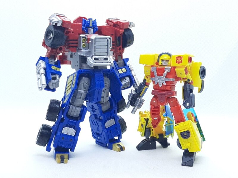 New In Hand Images Of Legacy Evolution Commander Armada Optimus Prime  (8 of 49)