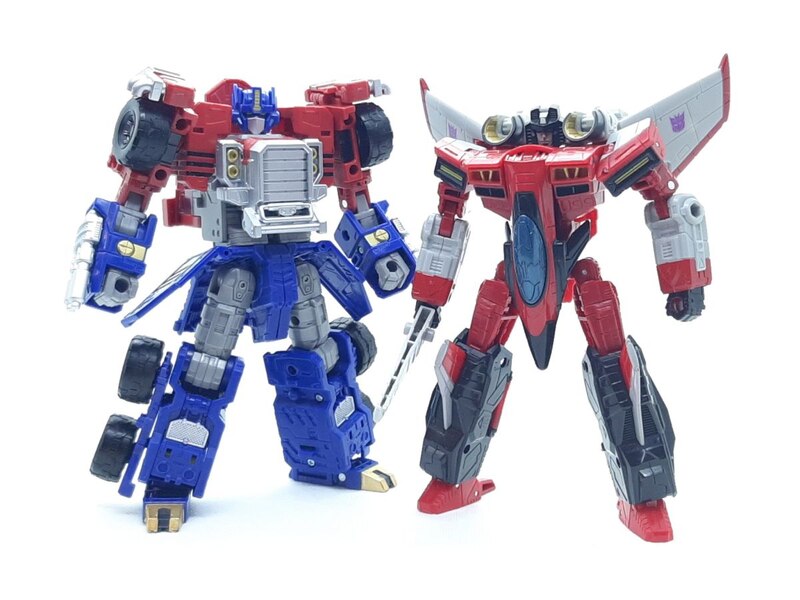 New In Hand Images Of Legacy Evolution Commander Armada Optimus Prime  (10 of 49)