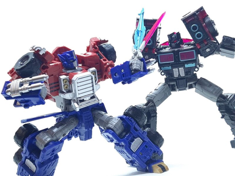 New In Hand Images Of Legacy Evolution Commander Armada Optimus Prime  (12 of 49)