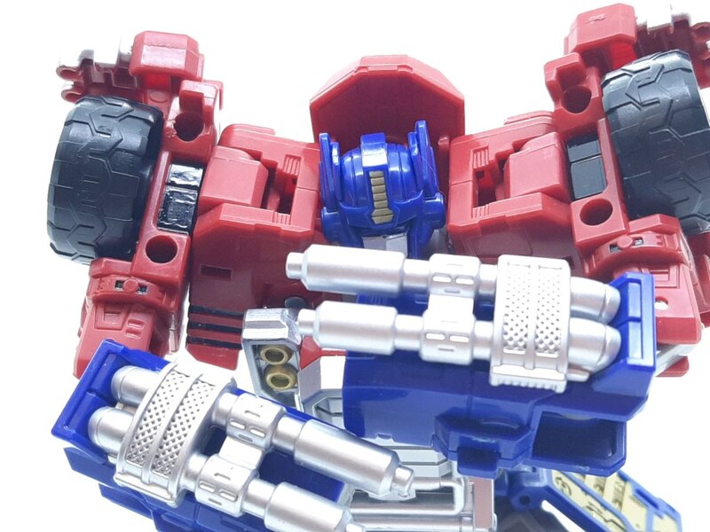 New In Hand Images Of Legacy Evolution Commander Armada Optimus Prime  (17 of 49)