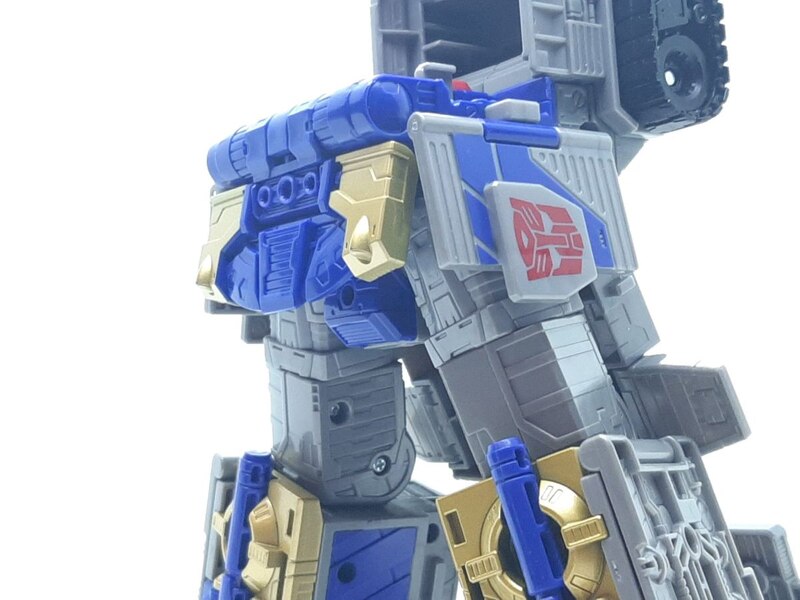 New In Hand Images Of Legacy Evolution Commander Armada Optimus Prime  (31 of 49)