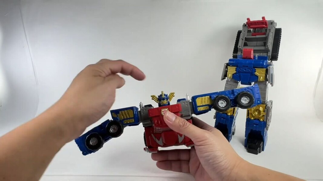 Image Of Legacy Evolution Commander Class Armada Optimus Prime  (63 of 87)