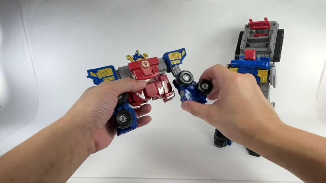 Image Of Legacy Evolution Commander Class Armada Optimus Prime  (65 of 87)