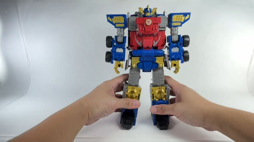Image Of Legacy Evolution Commander Class Armada Optimus Prime  (83 of 87)