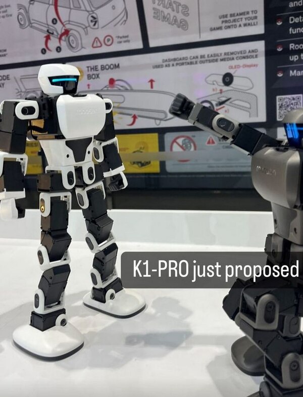 Image Of Robosen Transformers K1 Pro Radio Controlled Robot (3 of 3)