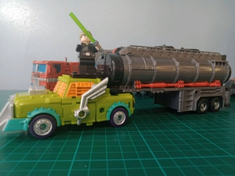 In Hand Image Of Transformers Legacy Evolution Tow Line Weaponizer  (20 of 21)