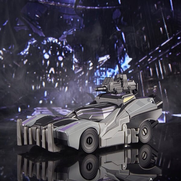 Image Of Studio Series WFC Gamer Edition Barricade  (6 of 38)