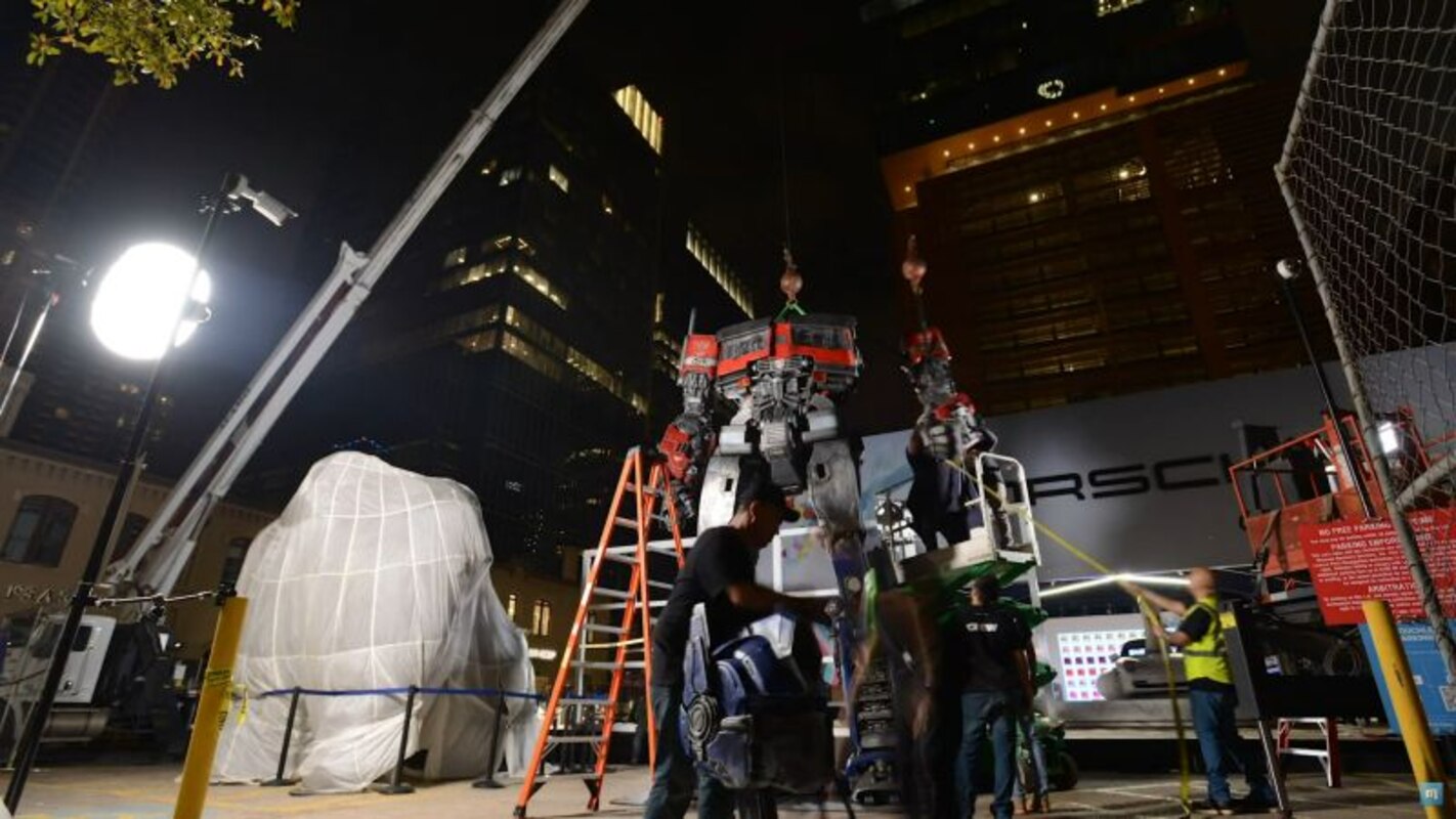 WATCH! Time-Lapse Building Transformers Rise Of The Beasts Giant Robot Statues