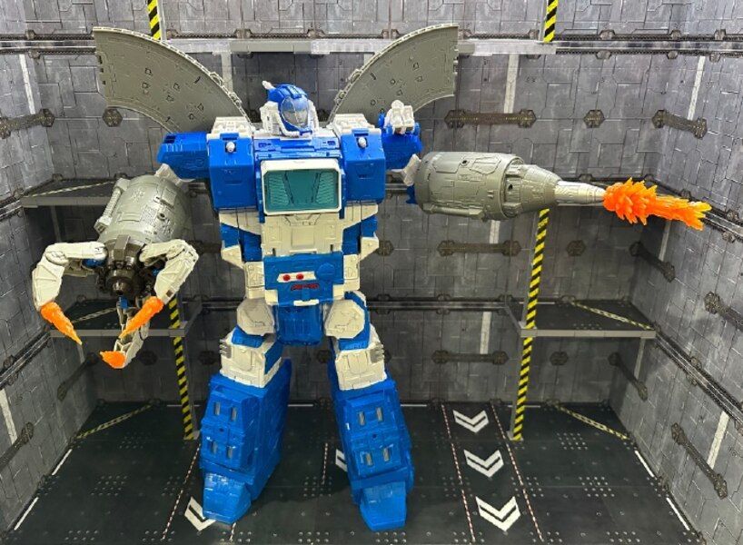 Image Of Generation Selects Guardian Compared With SIEGE Omega Supreme  (1 of 18)