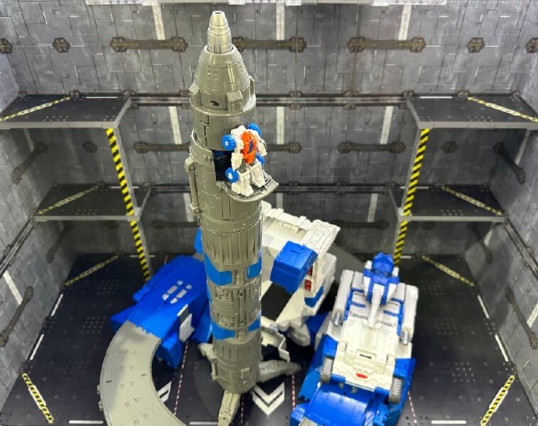 Image Of Generation Selects Guardian Compared With SIEGE Omega Supreme  (6 of 18)