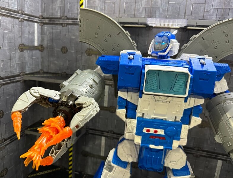 Image Of Generation Selects Guardian Compared With SIEGE Omega Supreme  (17 of 18)