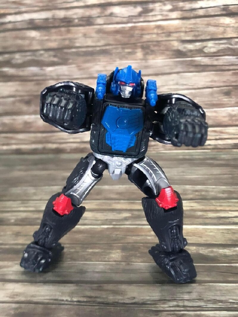 Transformers Authentics Optimus Prime