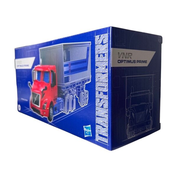 Image Of Transformers Generations VNR Optimus Prime Fan Exclusive  (3 of 4)