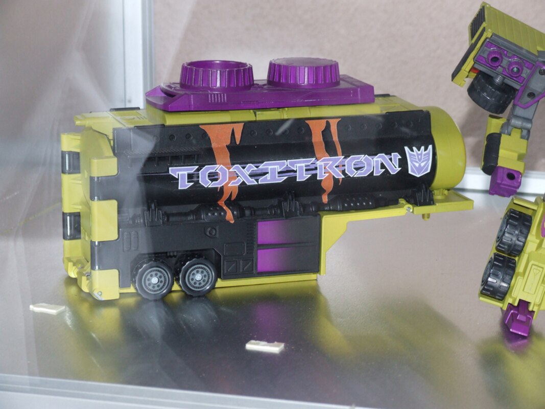 Daily Prime - Unreleased Universe Toxitron BotCon 2007 Images Gallery