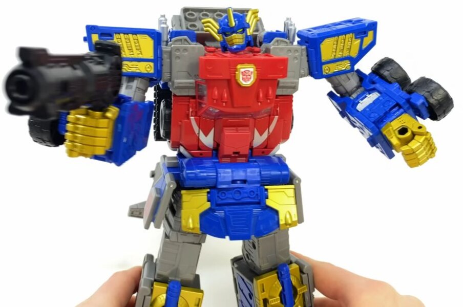 Image Of Legacy Evolution Commander Armada Optimus Prime  (27 of 30)