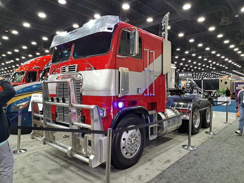 Image Of Transformers Rise Of The Beasts Optimus Prime Freightliner FLT 8664T At Mid America Truck Show  (1 of 6)