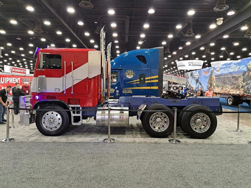 Image Of Transformers Rise Of The Beasts Optimus Prime Freightliner FLT 8664T At Mid America Truck Show  (2 of 6)