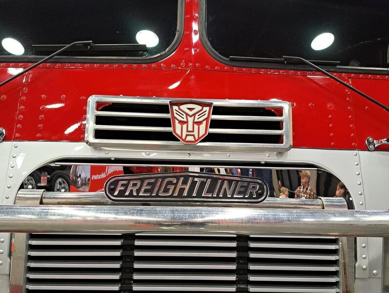 Image Of Transformers Rise Of The Beasts Optimus Prime Freightliner FLT 8664T At Mid America Truck Show  (6 of 6)