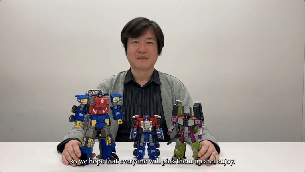 Daily Prime   Legacy Evolution 20th Anniversary Armada Optimus Prime  (16 of 23)