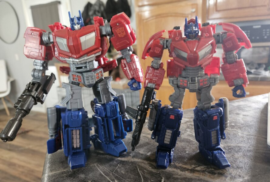 Gamer Optimus Prime In Hand Images Transformers Studio Series  (6 of 19)