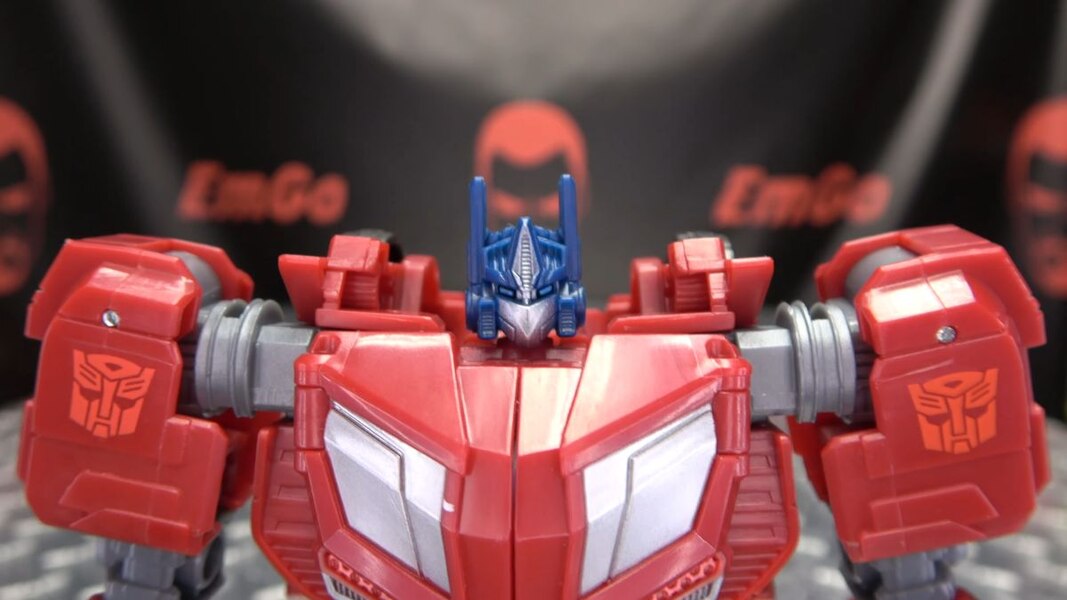Image Of Gamer Optimus Prime In Hand Video Review From Transformers Studio Series  (12 of 37)