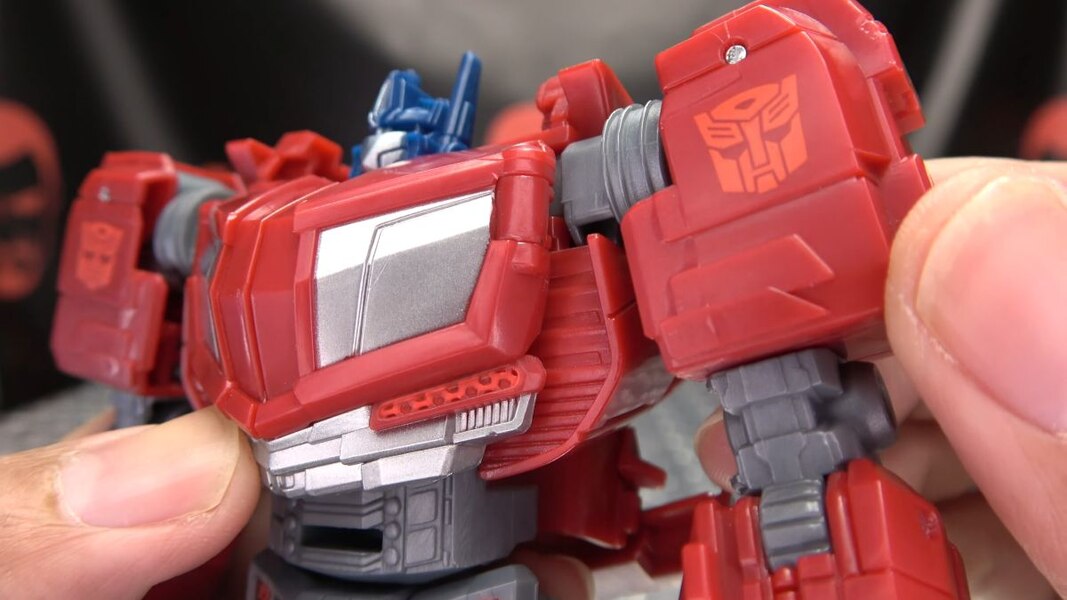 Image Of Gamer Optimus Prime In Hand Video Review From Transformers Studio Series  (14 of 37)