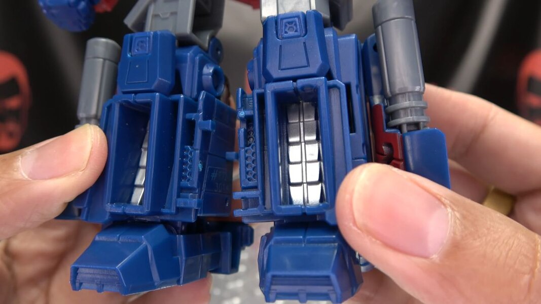 Image Of Gamer Optimus Prime In Hand Video Review From Transformers Studio Series  (16 of 37)