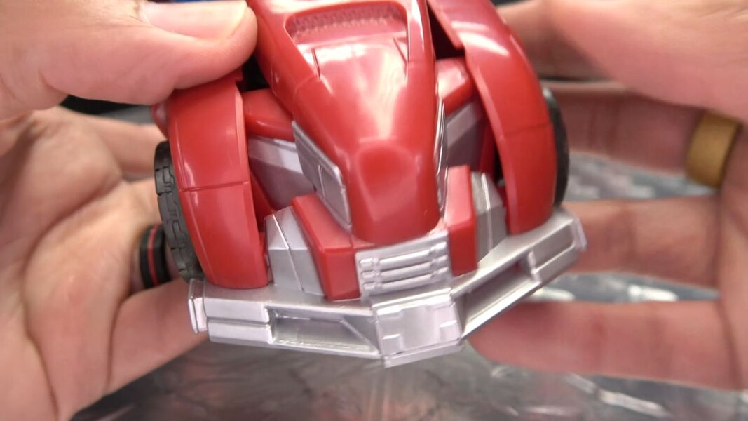 Image Of Gamer Optimus Prime In Hand Video Review From Transformers Studio Series  (18 of 37)