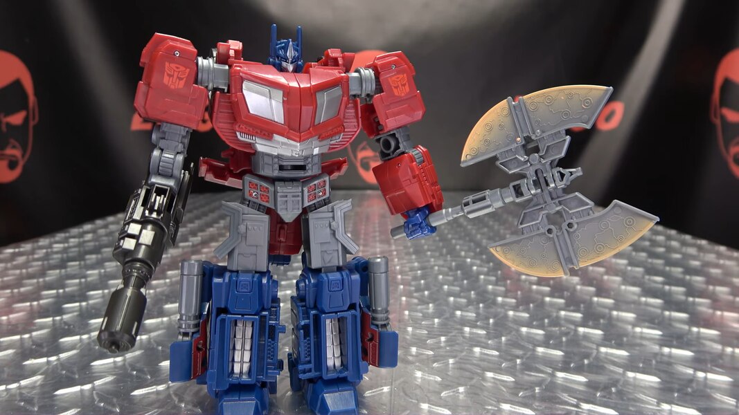 Image Of Gamer Optimus Prime In Hand Video Review From Transformers Studio Series  (35 of 37)