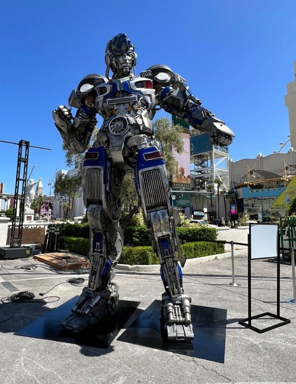 Image Of Mirage  Statue On Tour For Transformers Rise Of The Beasts  (1 of 21)