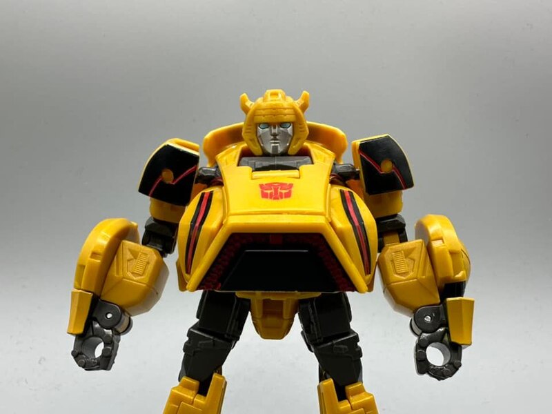 Image Of Gamer 01 Bumblebee Deluxe Class From Transformers Studio Series  (1 of 25)