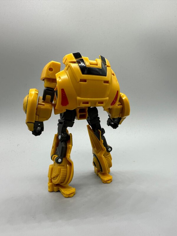Image Of Gamer 01 Bumblebee Deluxe Class From Transformers Studio Series  (3 of 25)