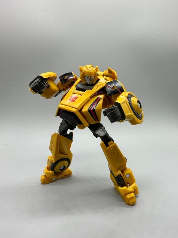 Image Of Gamer 01 Bumblebee Deluxe Class From Transformers Studio Series  (4 of 25)