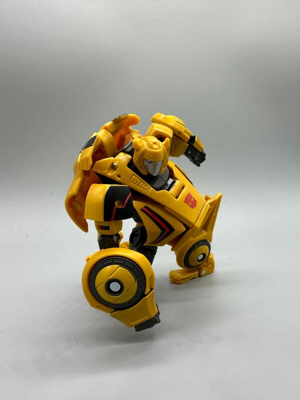 Image Of Gamer 01 Bumblebee Deluxe Class From Transformers Studio Series  (5 of 25)
