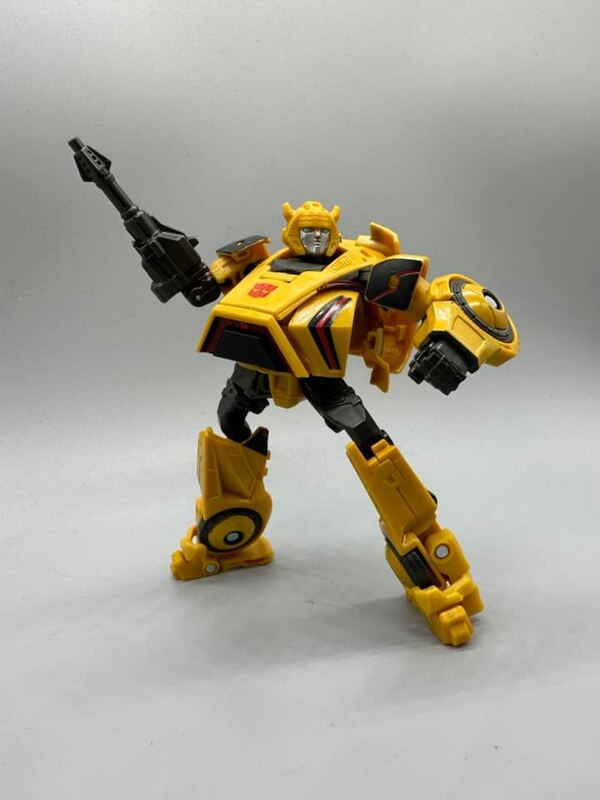 Image Of Gamer 01 Bumblebee Deluxe Class From Transformers Studio Series  (7 of 25)