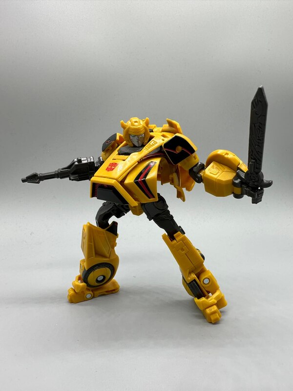 Image Of Gamer 01 Bumblebee Deluxe Class From Transformers Studio Series  (9 of 25)