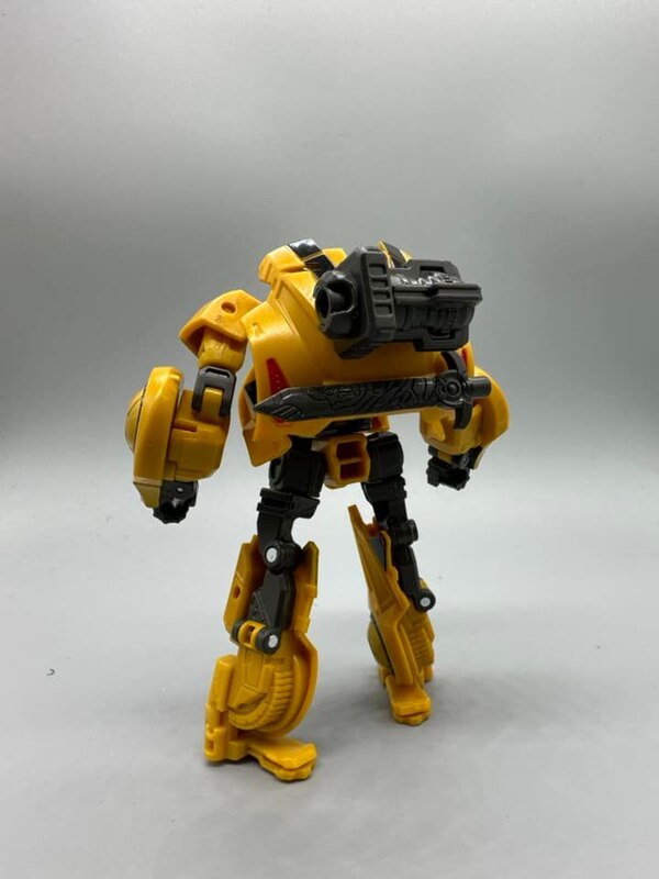 Image Of Gamer 01 Bumblebee Deluxe Class From Transformers Studio Series  (11 of 25)