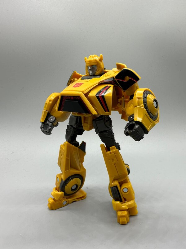 Image Of Gamer 01 Bumblebee Deluxe Class From Transformers Studio Series  (12 of 25)