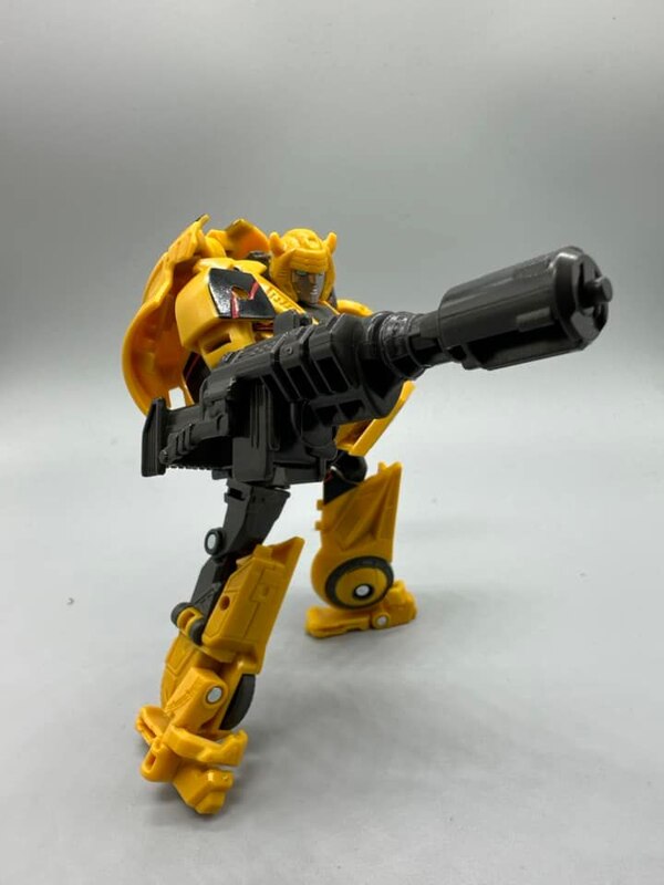 Image Of Gamer 01 Bumblebee Deluxe Class From Transformers Studio Series  (14 of 25)