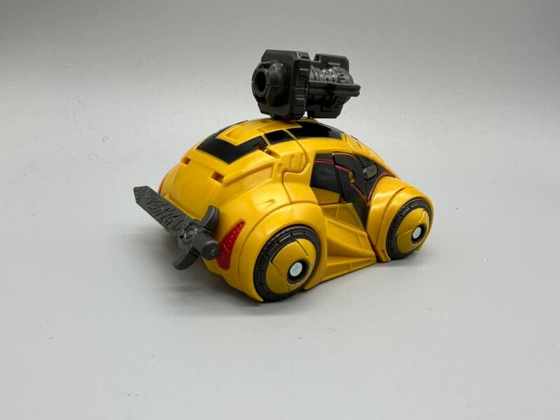 Image Of Gamer 01 Bumblebee Deluxe Class From Transformers Studio Series  (18 of 25)