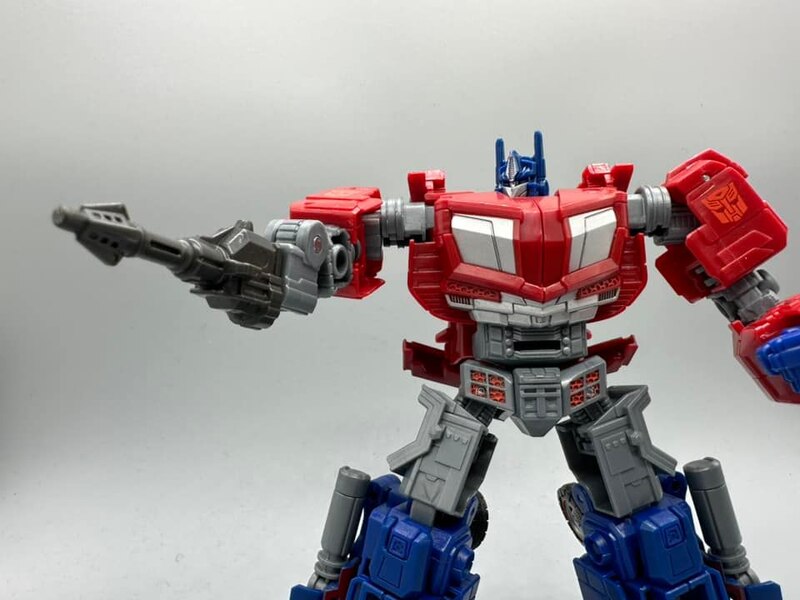 Image Of Gamer 01 Bumblebee Deluxe Class From Transformers Studio Series  (25 of 25)